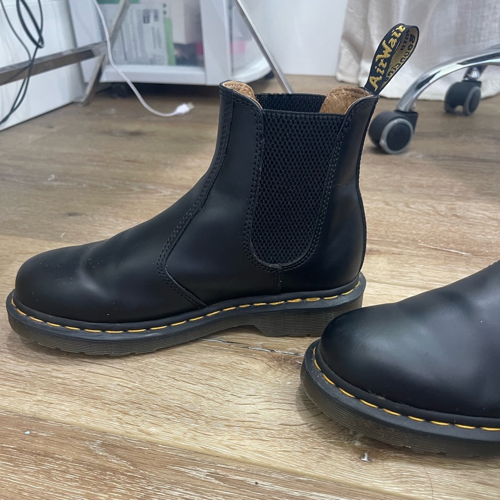 2976 SLIP RESISTANT LEATHER CHELSEA BOOTS